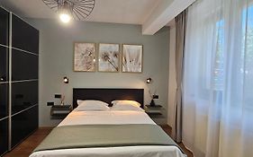 Exclusive Living Apartment
